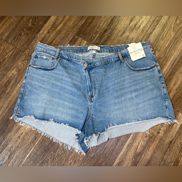 Abercrombie & Fitch Curve Love The Mom Short High Rise Size 22 NWT - Picture 1 of 7